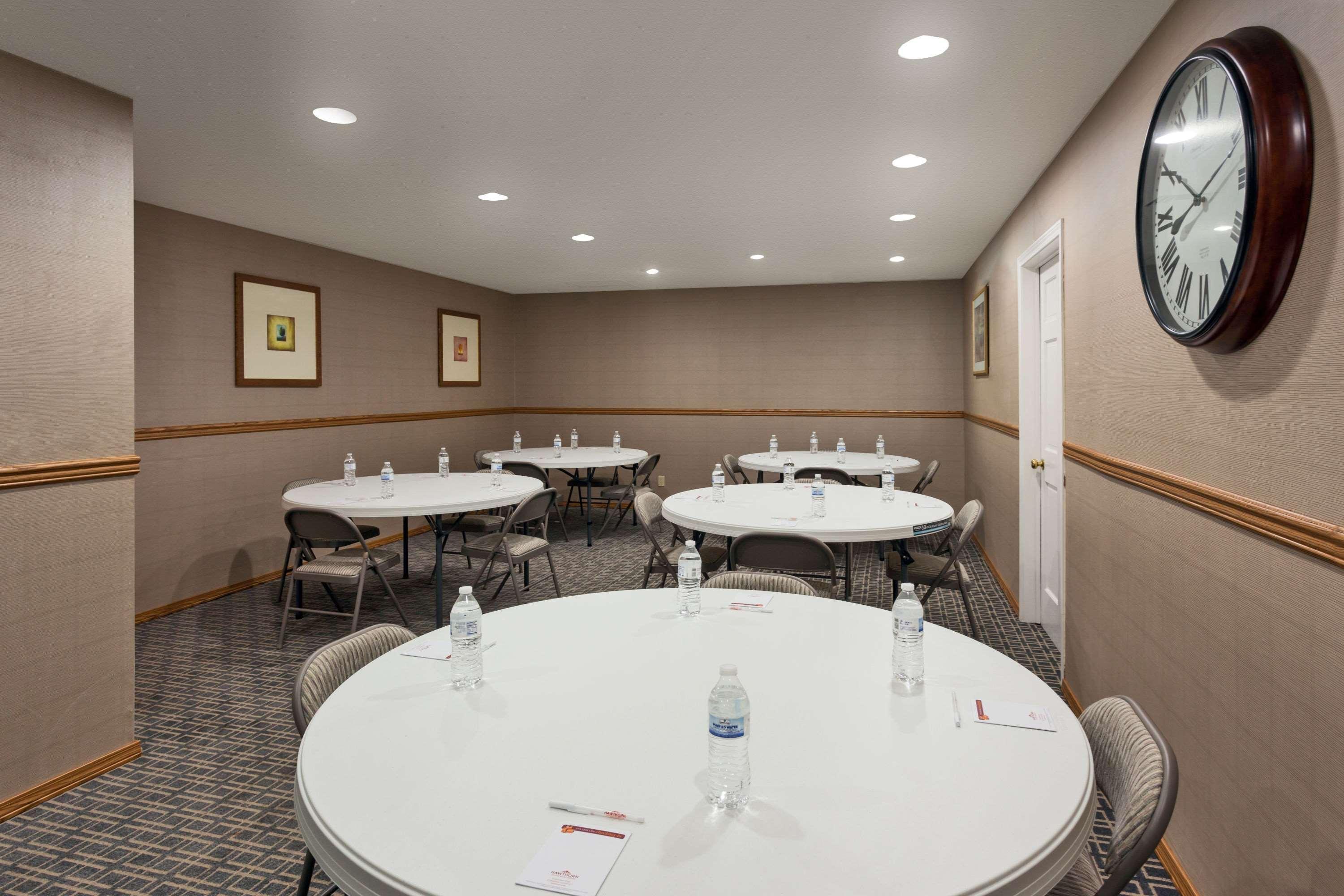 Hawthorn Suites By Wyndham Dearborn/Detroit Exterior photo